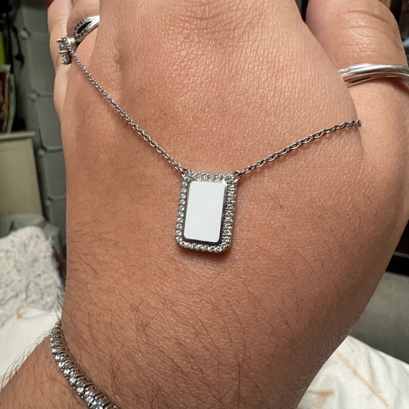 Dainty rectangular necklace - Picture 2 of 3